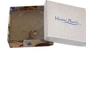 Vantel Pearls Charm Bracelet